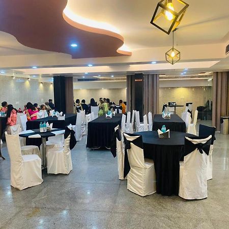 Airport Hotel Vishal Residency New Delhi Buitenkant foto