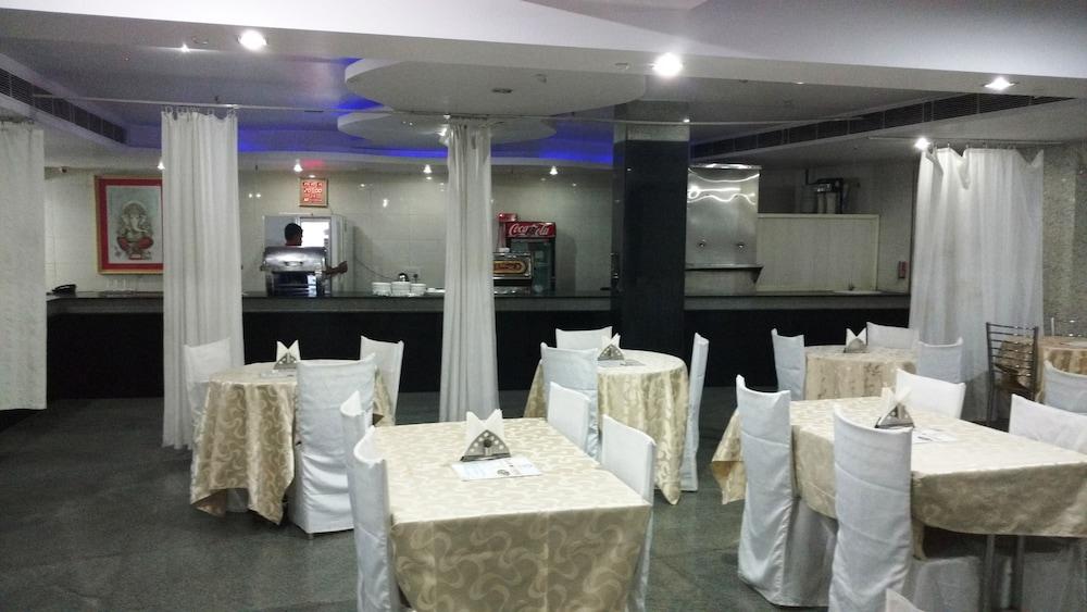 Airport Hotel Vishal Residency New Delhi Buitenkant foto