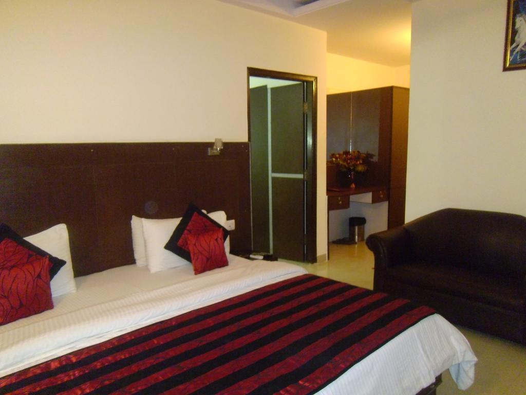 Airport Hotel Vishal Residency New Delhi Buitenkant foto