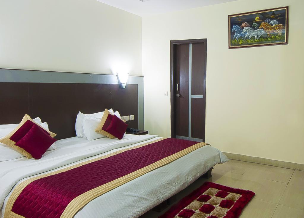 Airport Hotel Vishal Residency New Delhi Buitenkant foto
