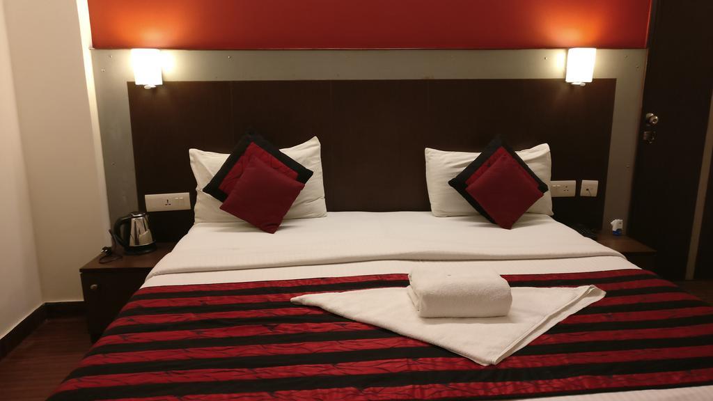 Airport Hotel Vishal Residency New Delhi Buitenkant foto