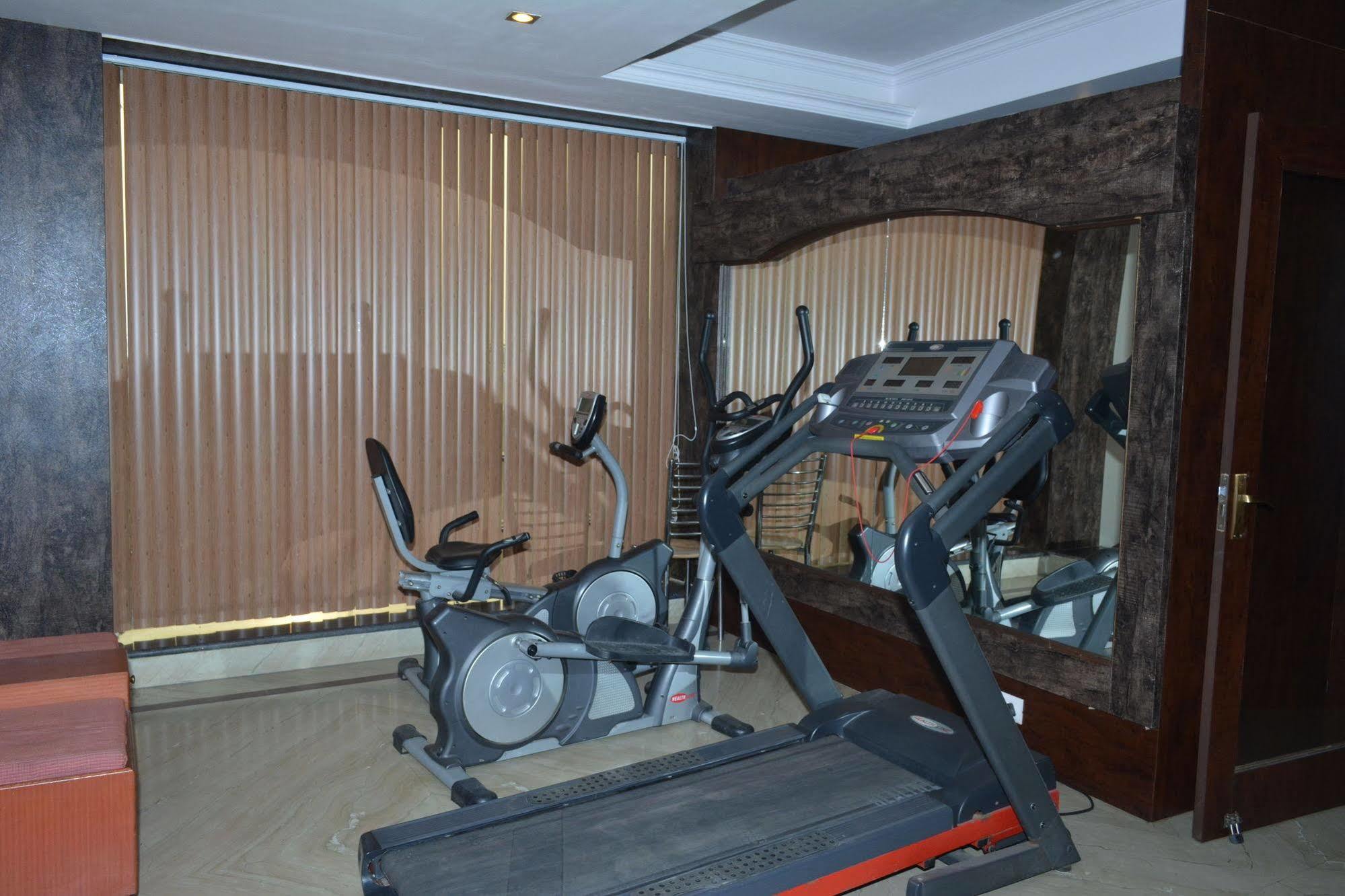 Airport Hotel Vishal Residency New Delhi Buitenkant foto