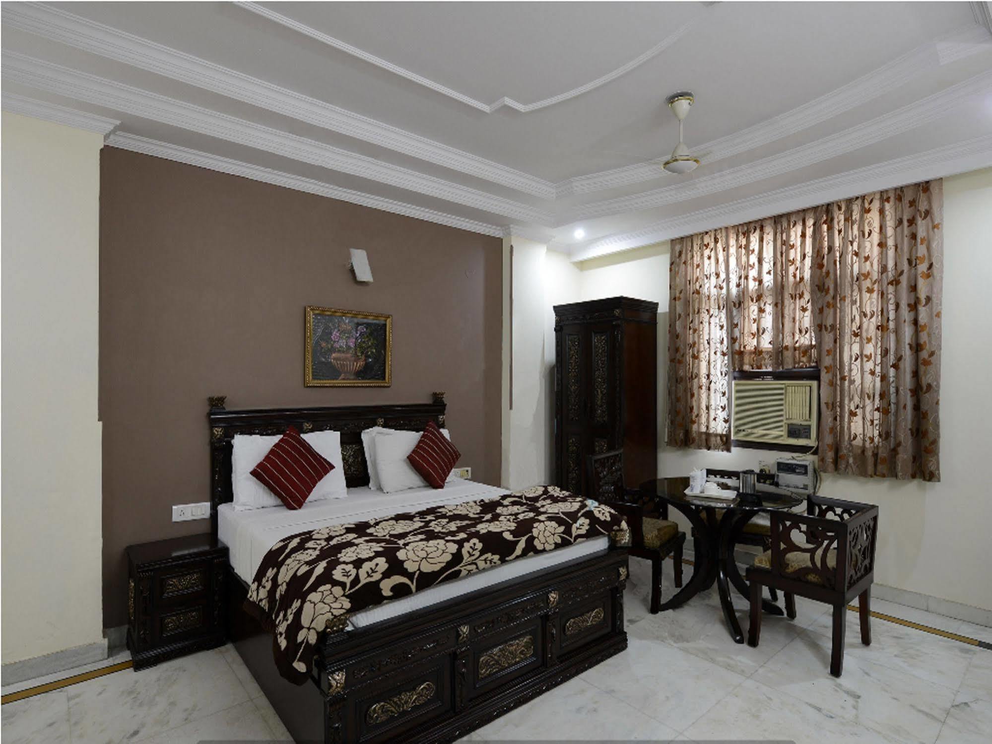 Airport Hotel Vishal Residency New Delhi Buitenkant foto