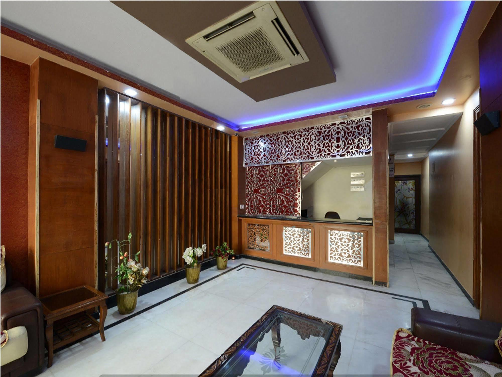 Airport Hotel Vishal Residency New Delhi Buitenkant foto