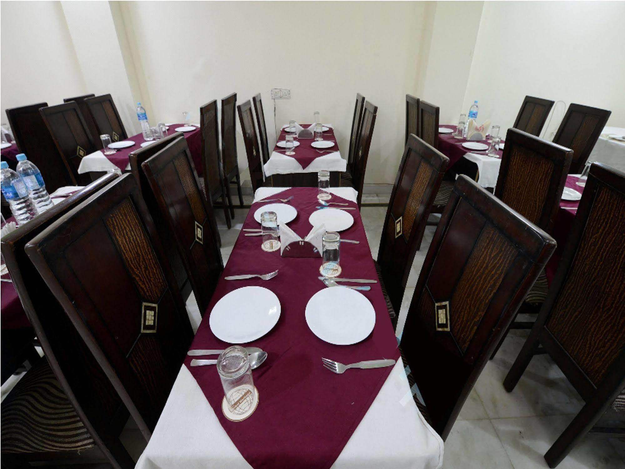 Airport Hotel Vishal Residency New Delhi Buitenkant foto