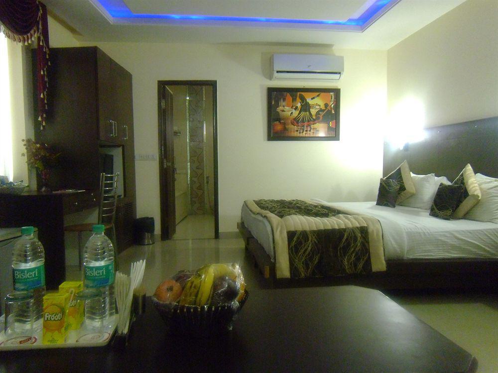 Airport Hotel Vishal Residency New Delhi Buitenkant foto